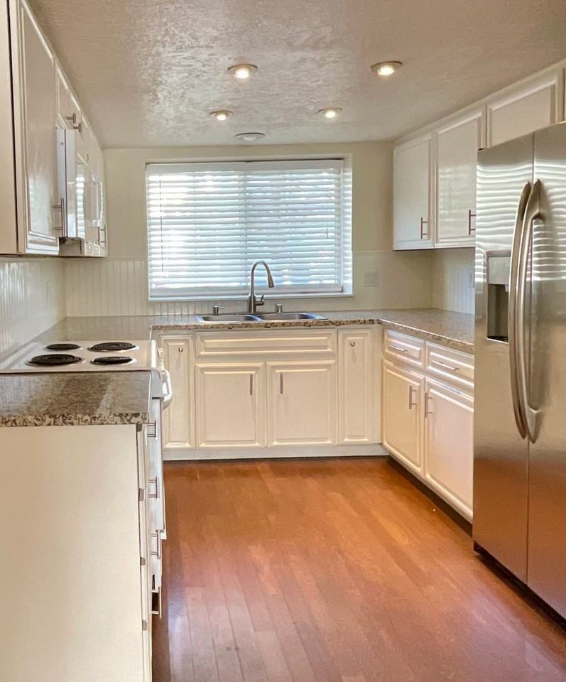 1900 E Minaret Cir - Photo 4 of 19
