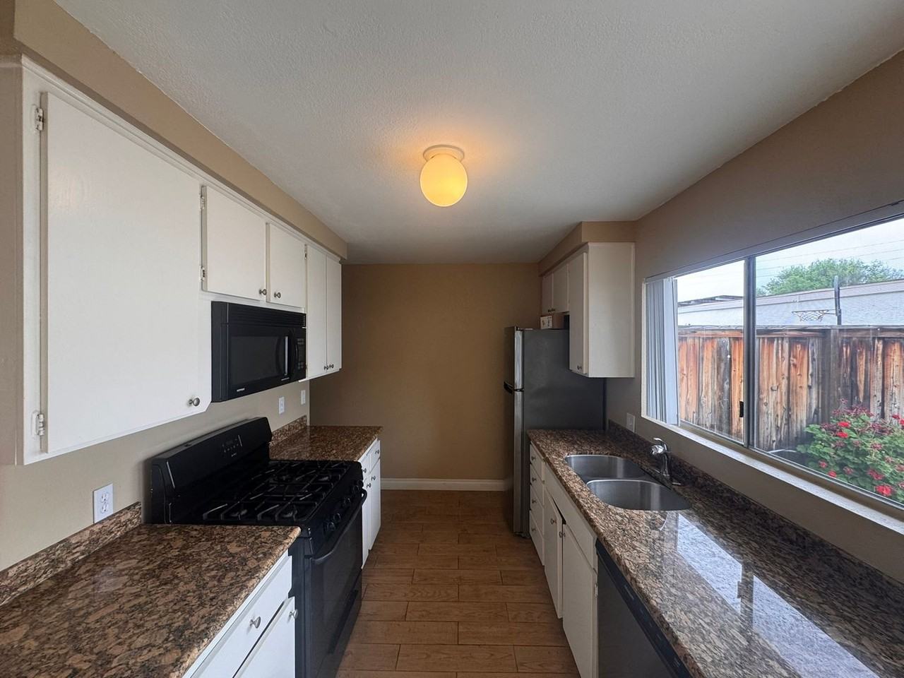 4172 Baycliff Way - Photo 3 of 13