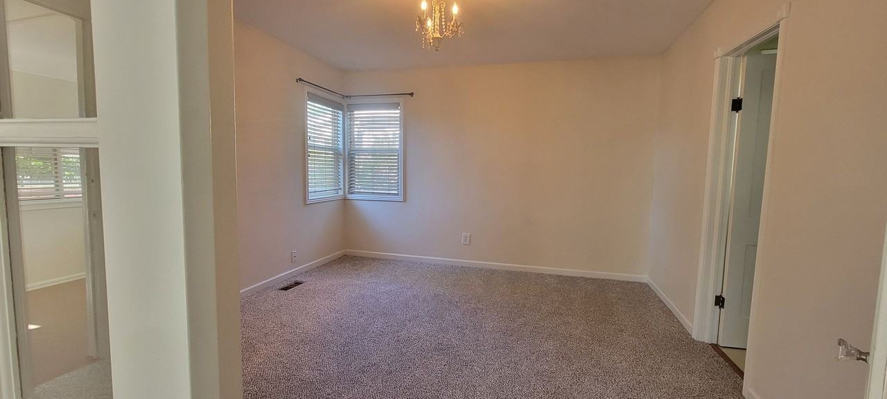 727 Clover Ave - Photo 4 of 12
