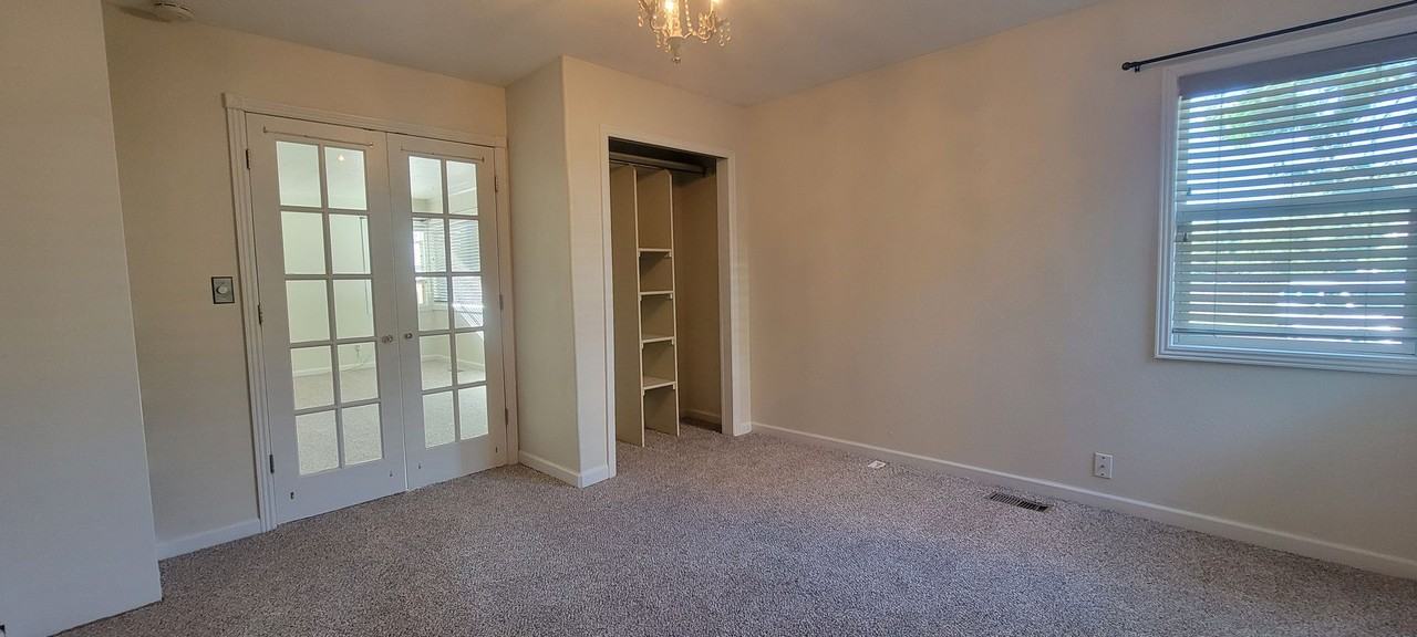 727 Clover Ave - Photo 5 of 12