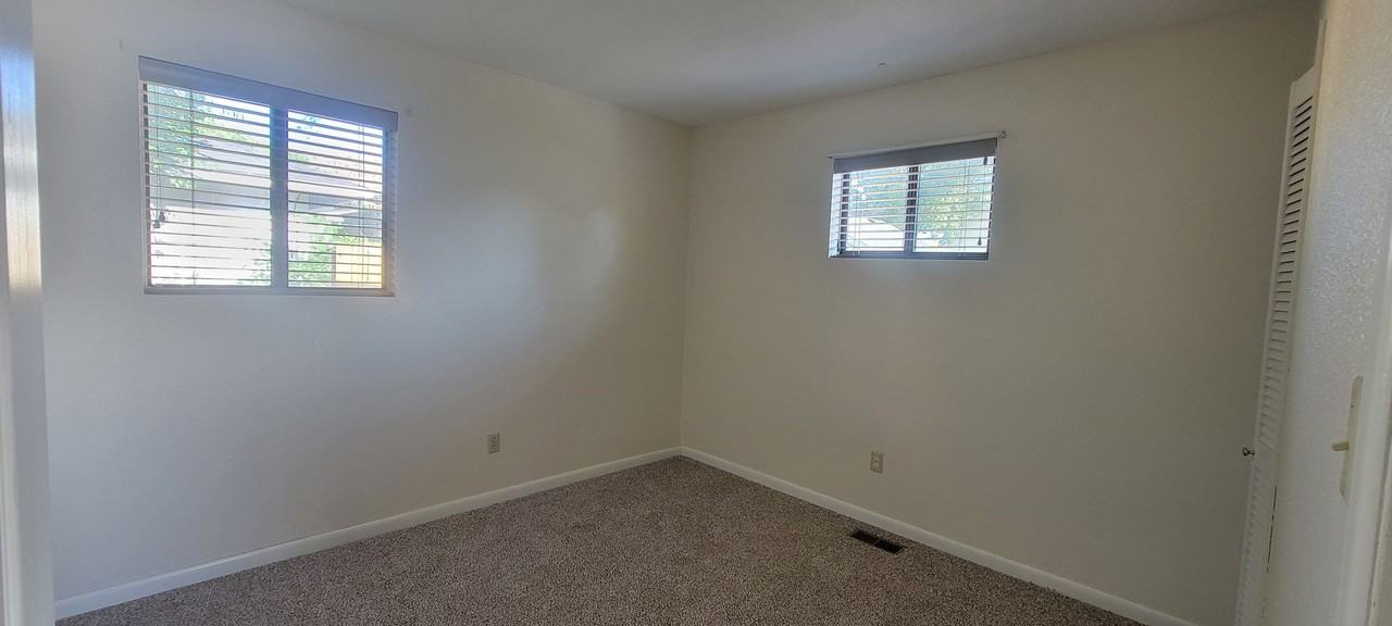 727 Clover Ave - Photo 7 of 12