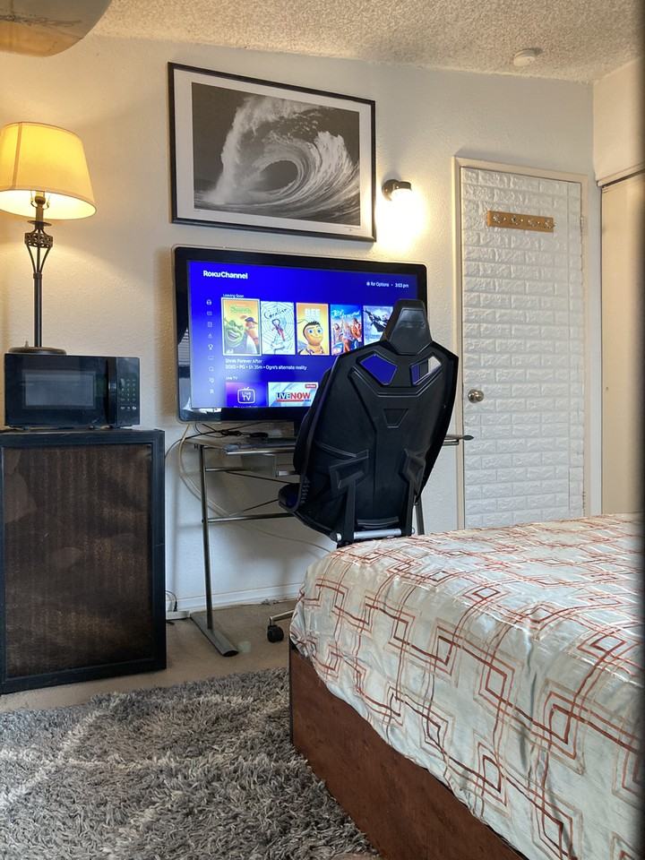 18548 7th Street - Photo 2 of 5