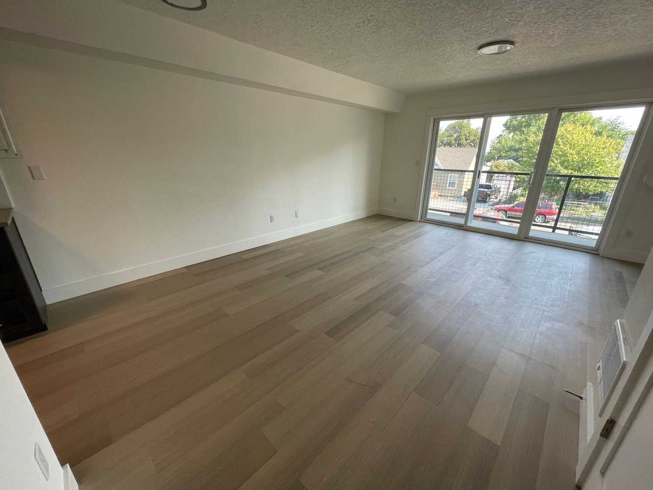 The Courtcrest Apartments - Photo 5 of 38