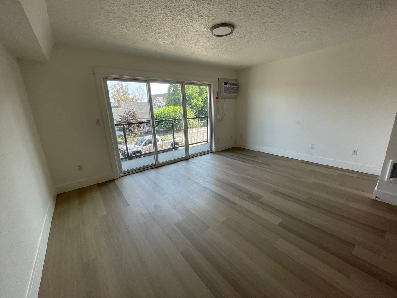The Courtcrest Apartments - Photo 6 of 38