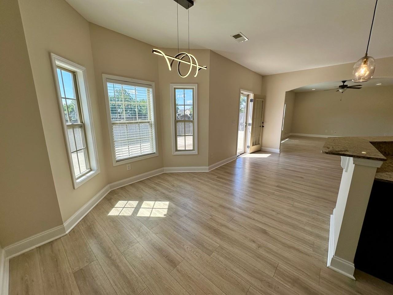 2712 Magnum Dr - Photo 5 of 25