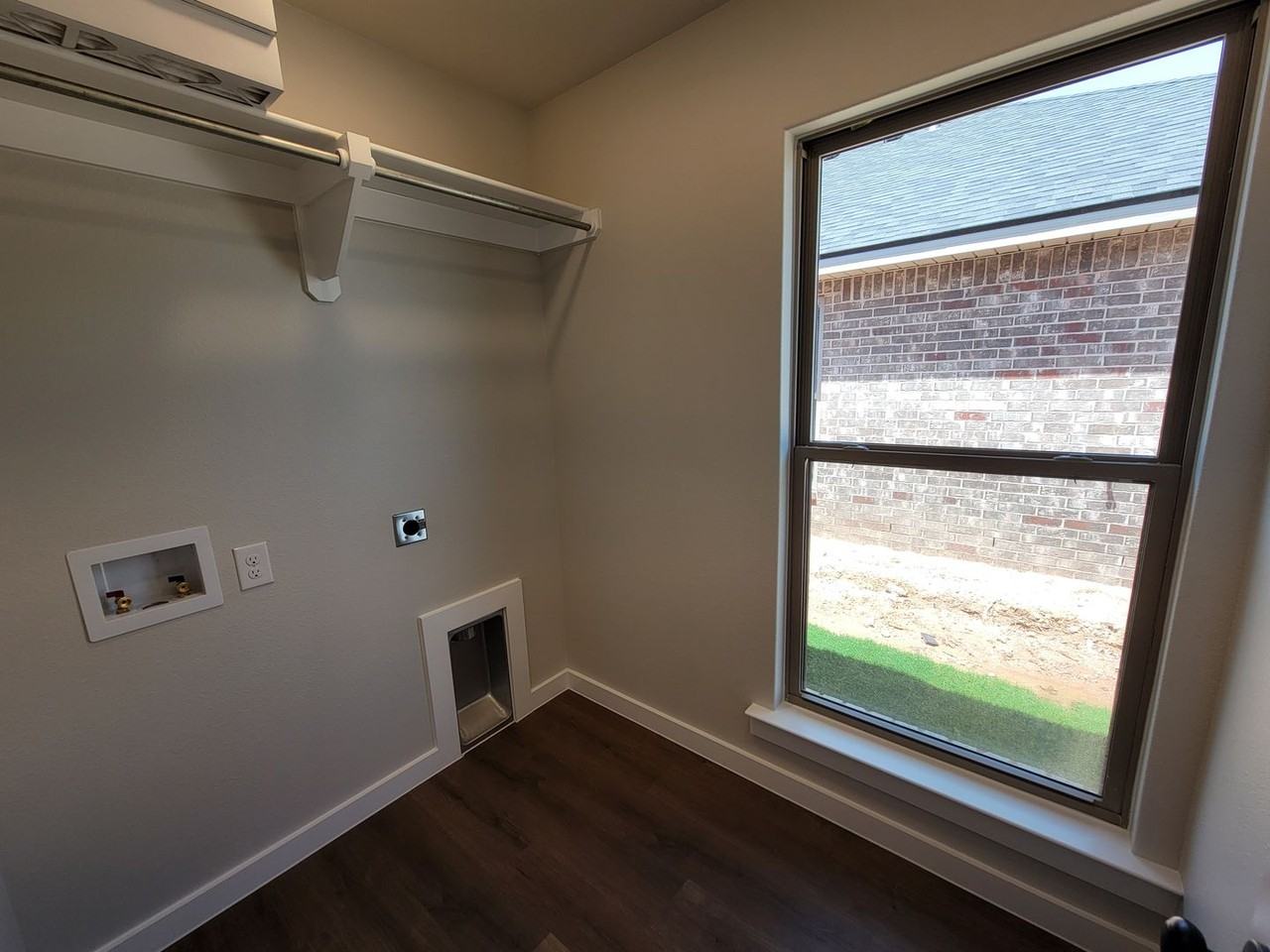 7039 8th St - Photo 5 of 26