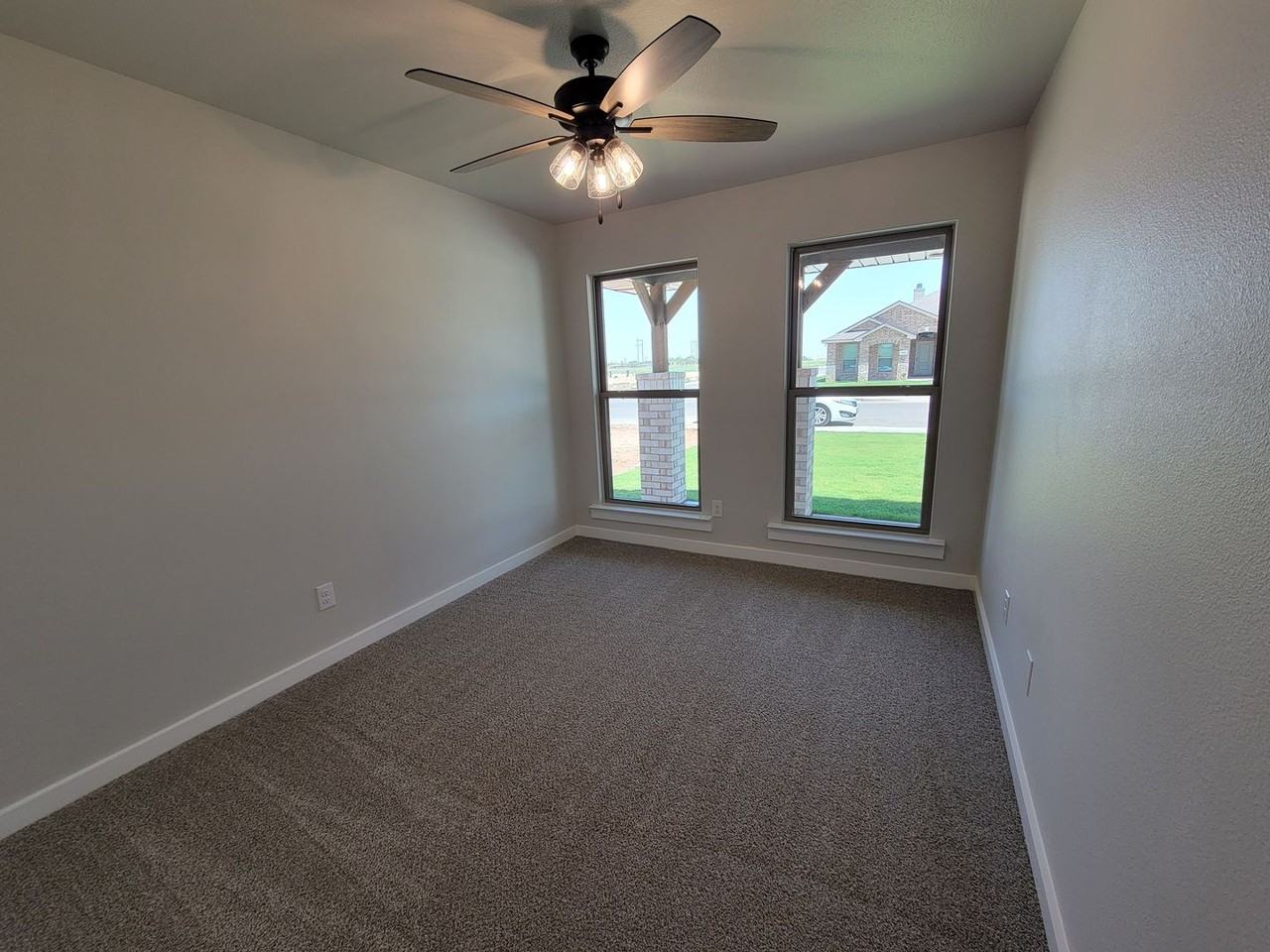 7039 8th St - Photo 6 of 26