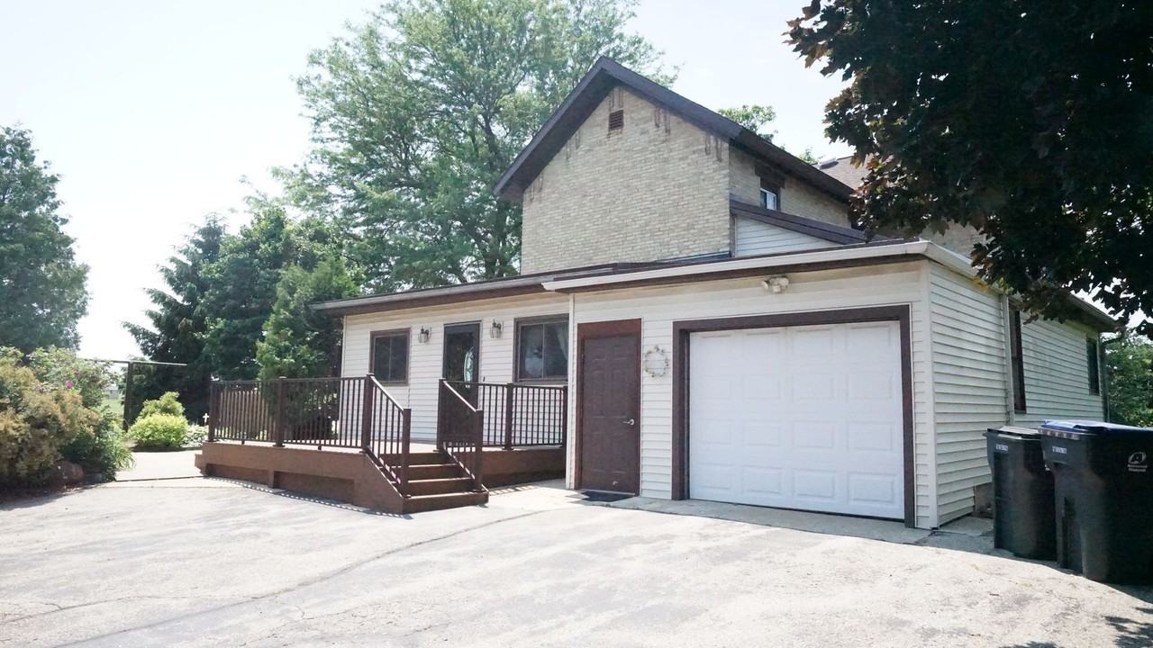 6918 Fisher Rd - Photo 2 of 22