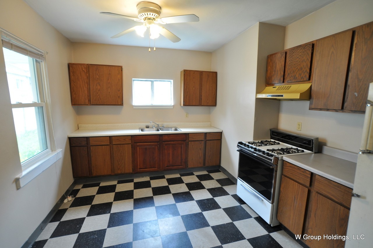 511 Bauerlein St - Photo 4 of 10