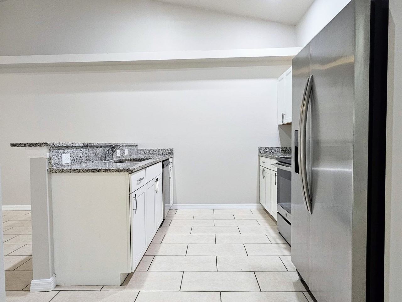 2916 Sw 7th Pl - Photo 5 of 29