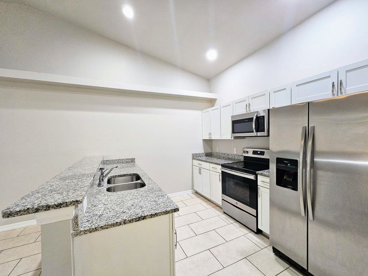 2916 Sw 7th Pl - Photo 7 of 29