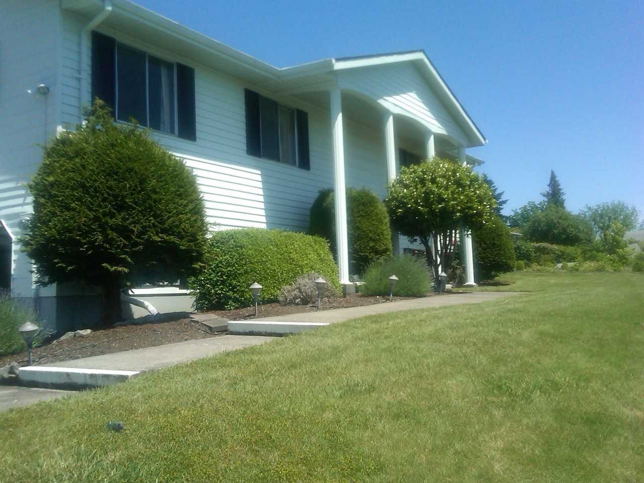 3904 Ne 39th St - Photo 3 of 26