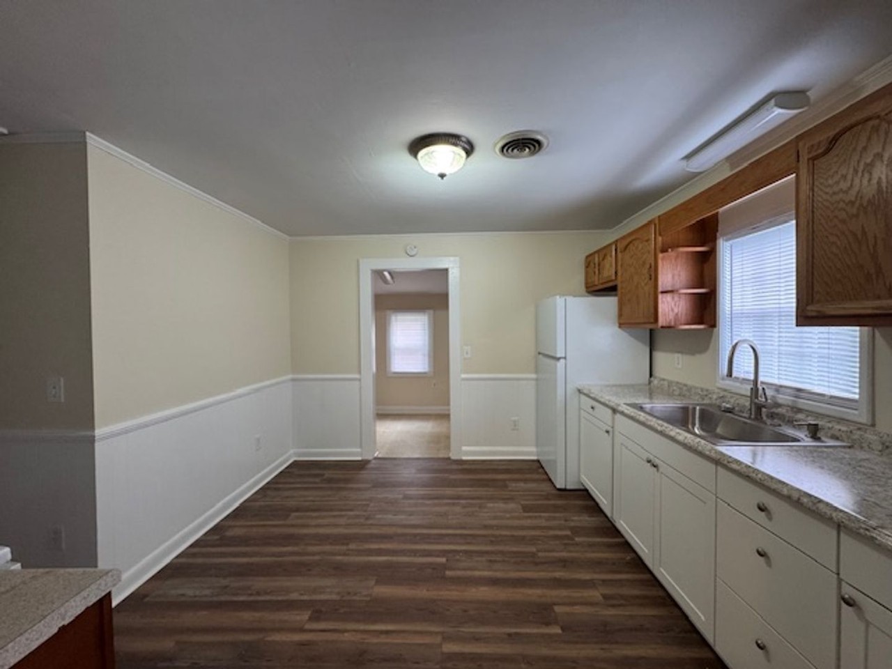 2217 Washington St - Photo 4 of 12