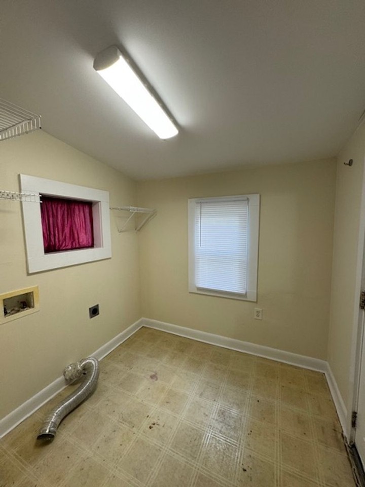 2217 Washington St - Photo 6 of 12