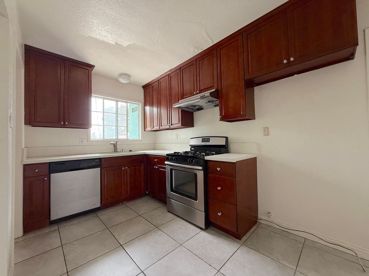 4719 La Presa Ave - Photo 4 of 17