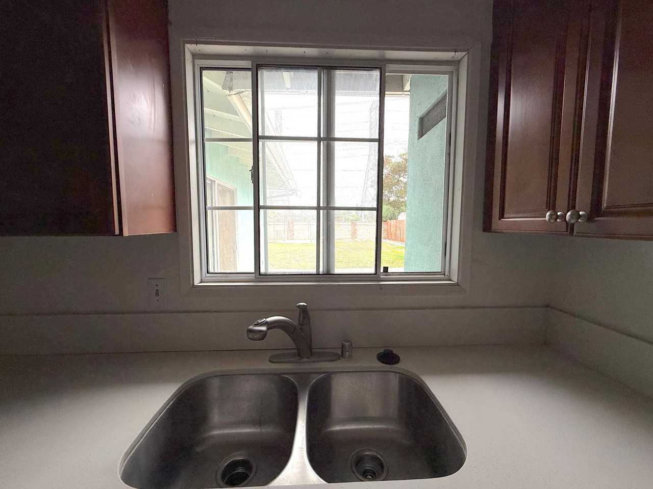 4719 La Presa Ave - Photo 5 of 17