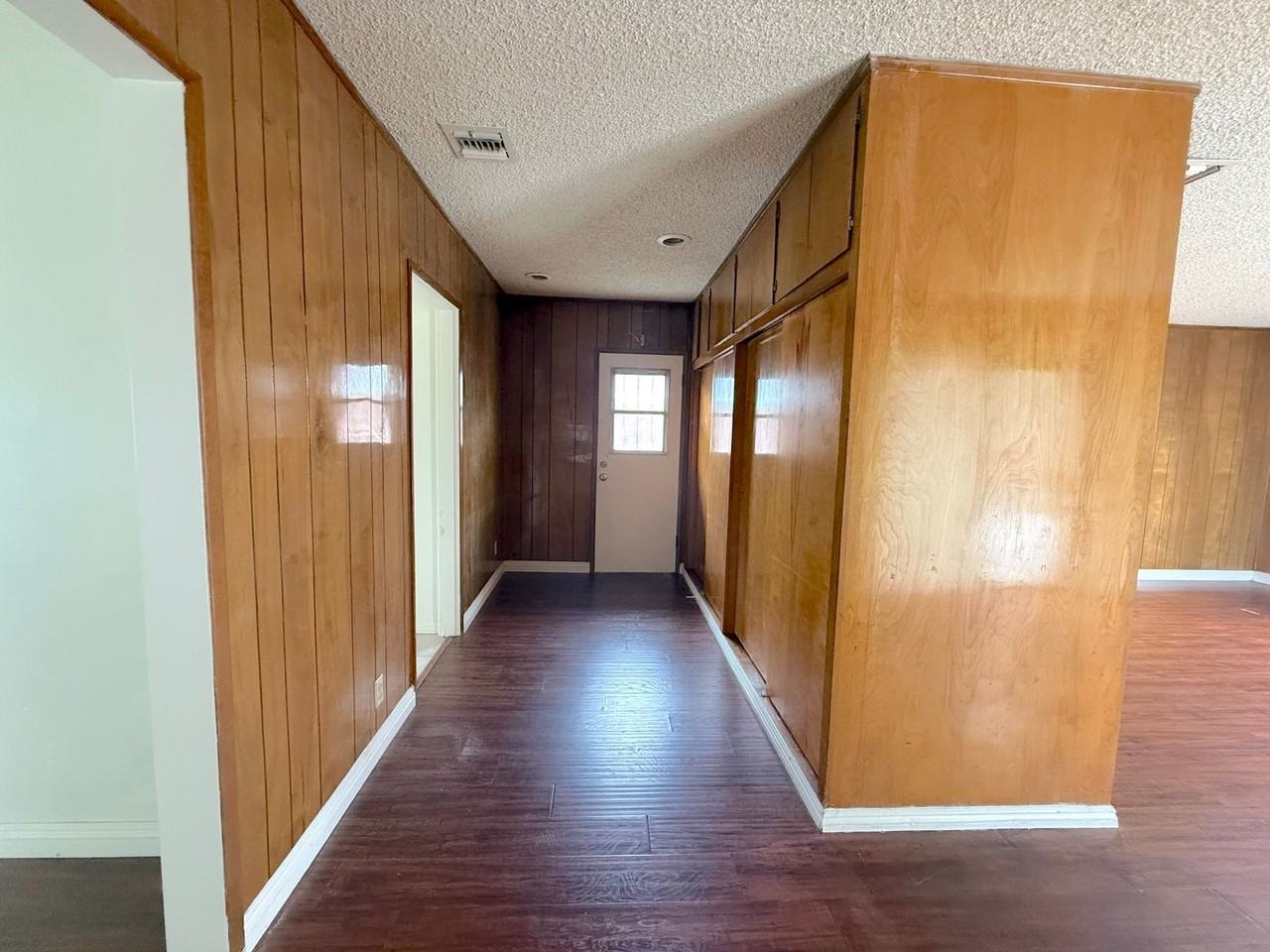4719 La Presa Ave - Photo 6 of 17