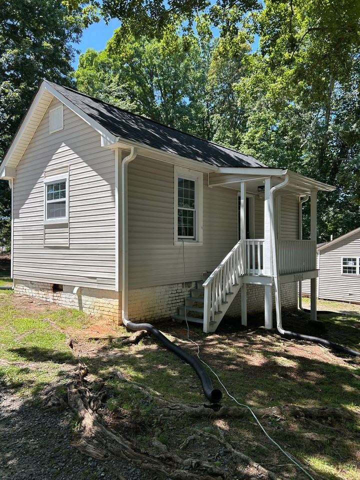 1004 Cayuga St - Photo 2 of 10