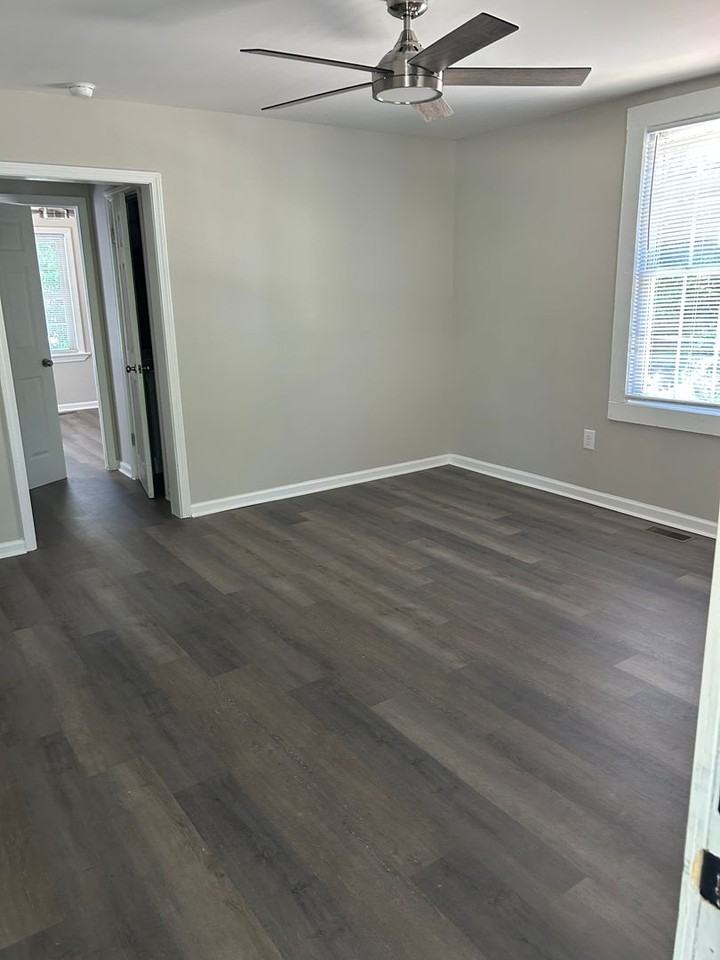 1004 Cayuga St - Photo 3 of 10
