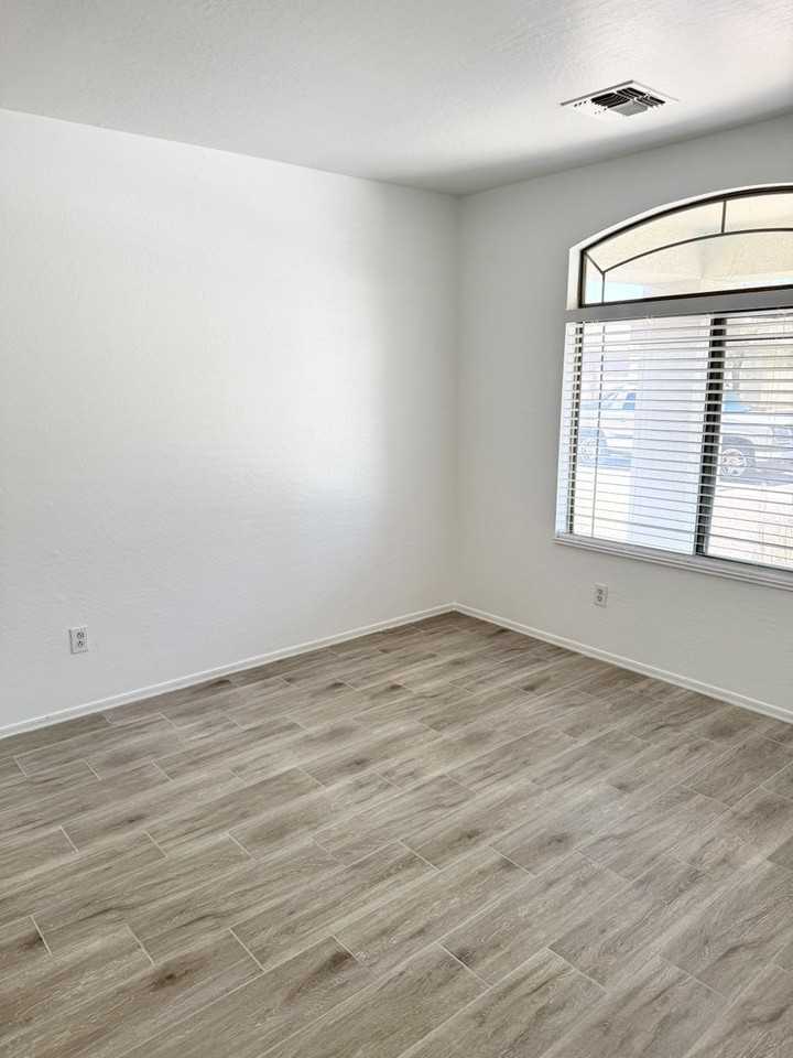 8464 W Forest Grove Ave - Photo 7 of 43