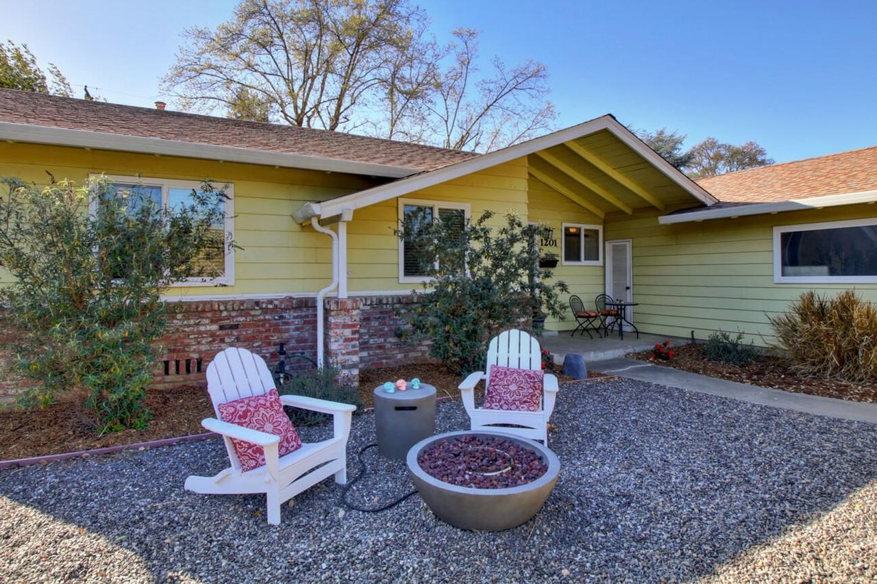 1201 Oak Ave - Photo 2 of 24