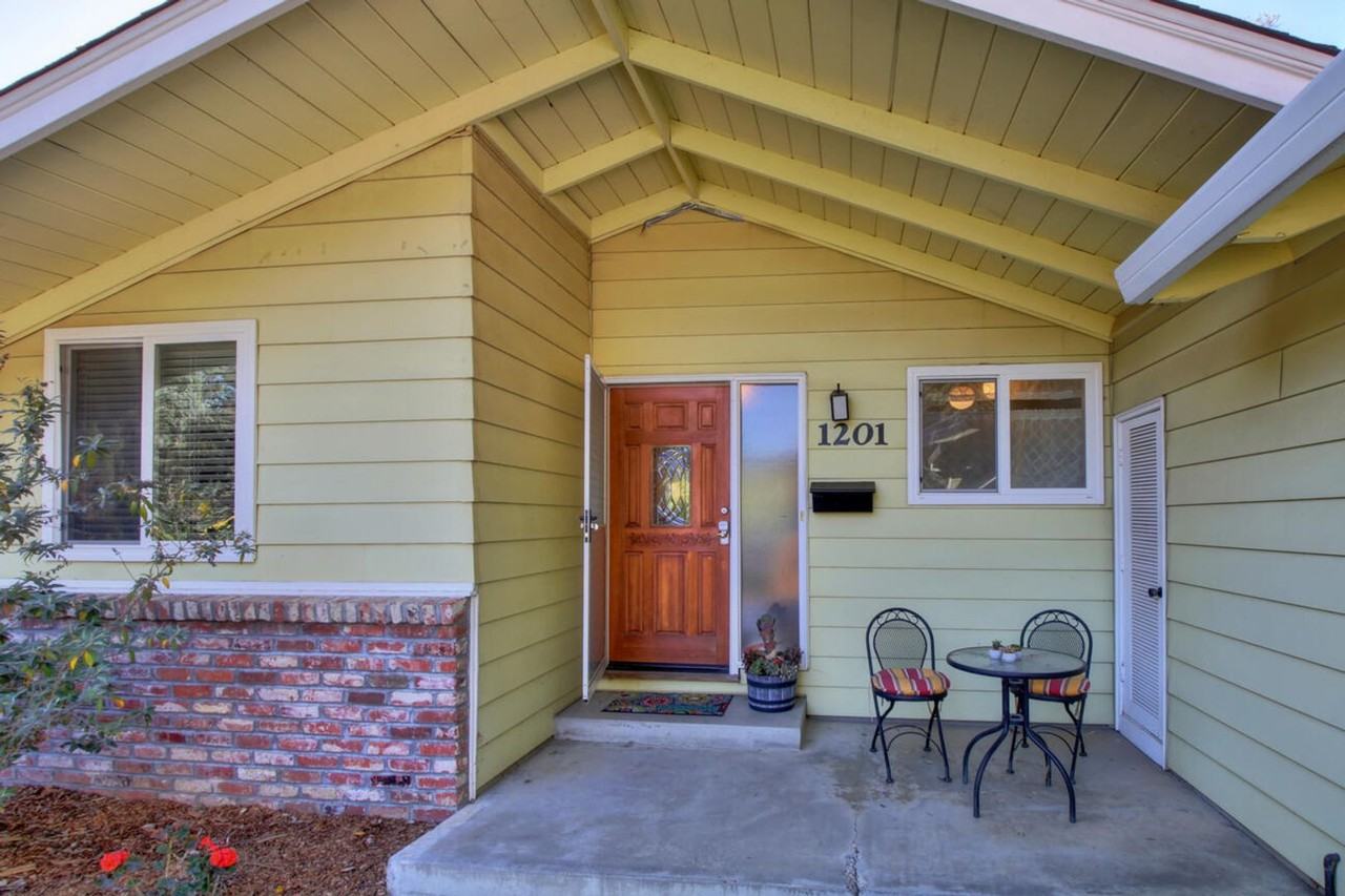 1201 Oak Ave - Photo 2 of 22