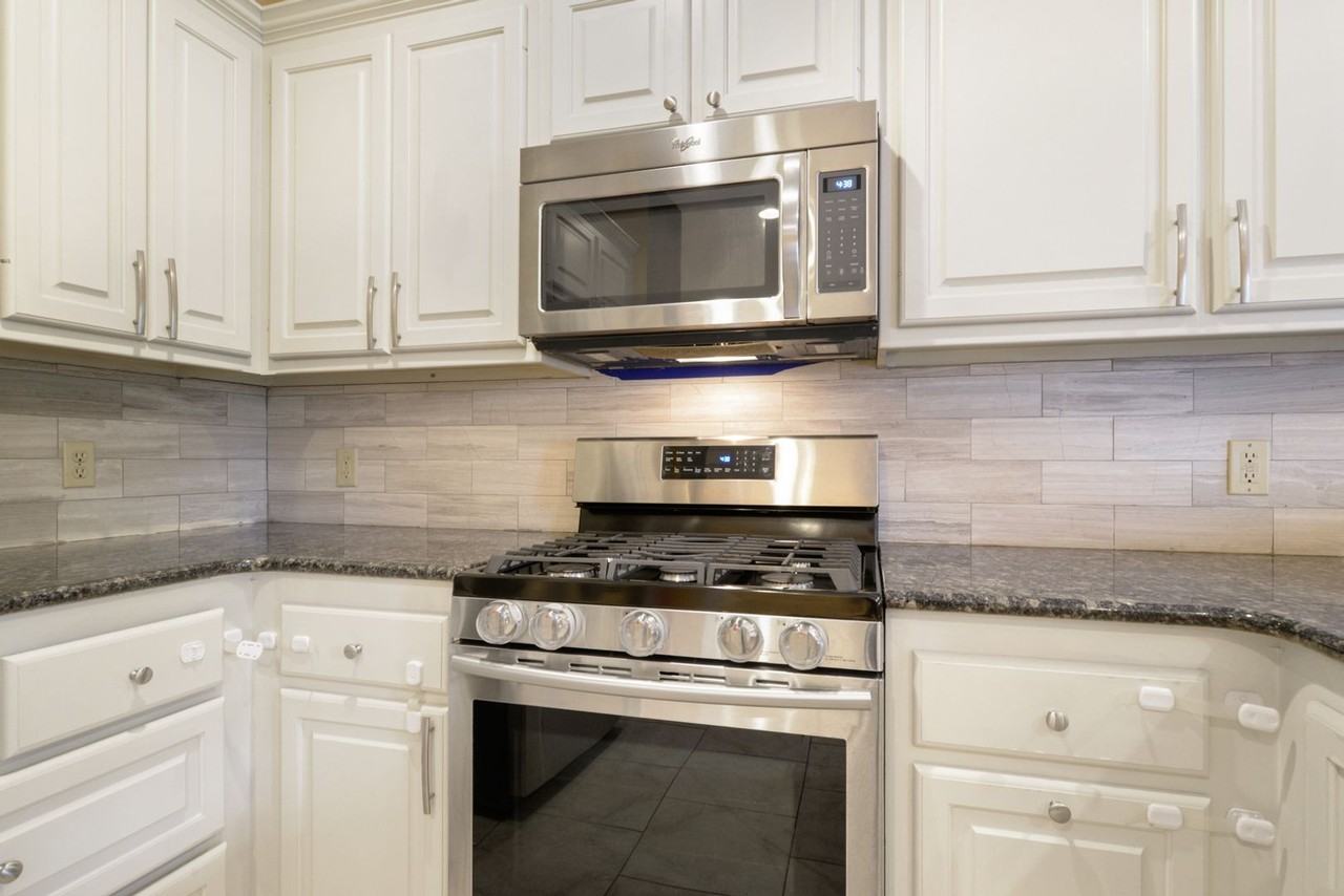 9442 Boone Dr - Photo 4 of 21