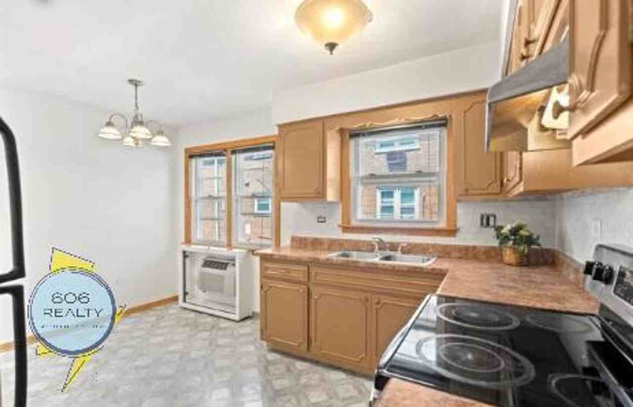 Rosemont - 9463 - Photo 3 of 13