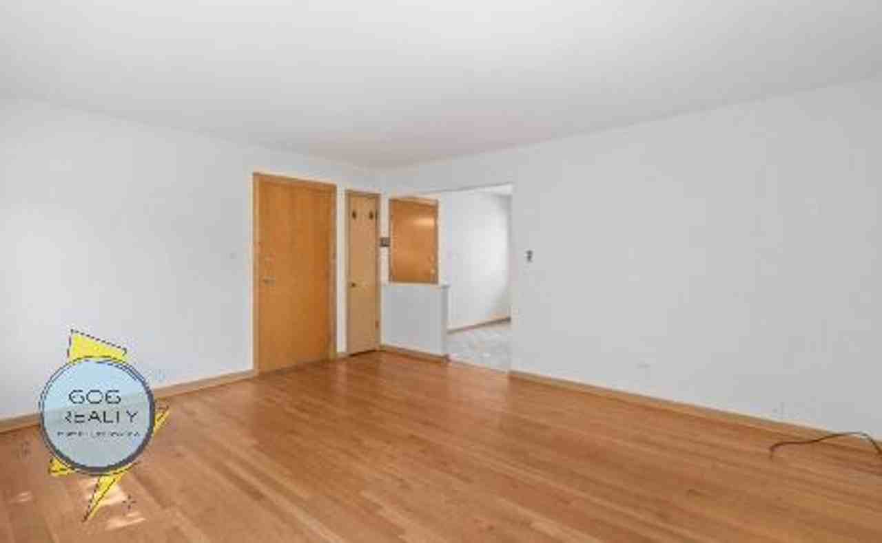 Rosemont - 9463 - Photo 7 of 13