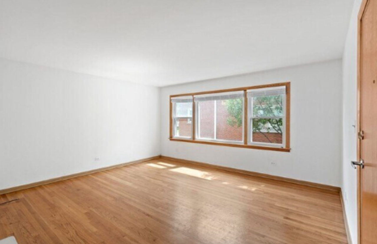 Rosemont Apartments Heat & Parking Included! - Photo 4 of 9