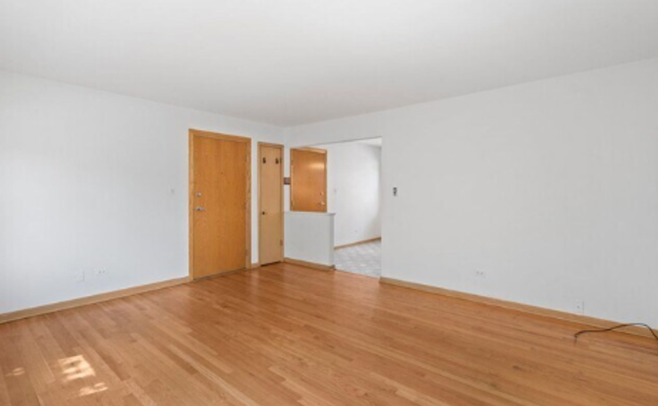 Rosemont Apartments Heat & Parking Included! - Photo 6 of 9