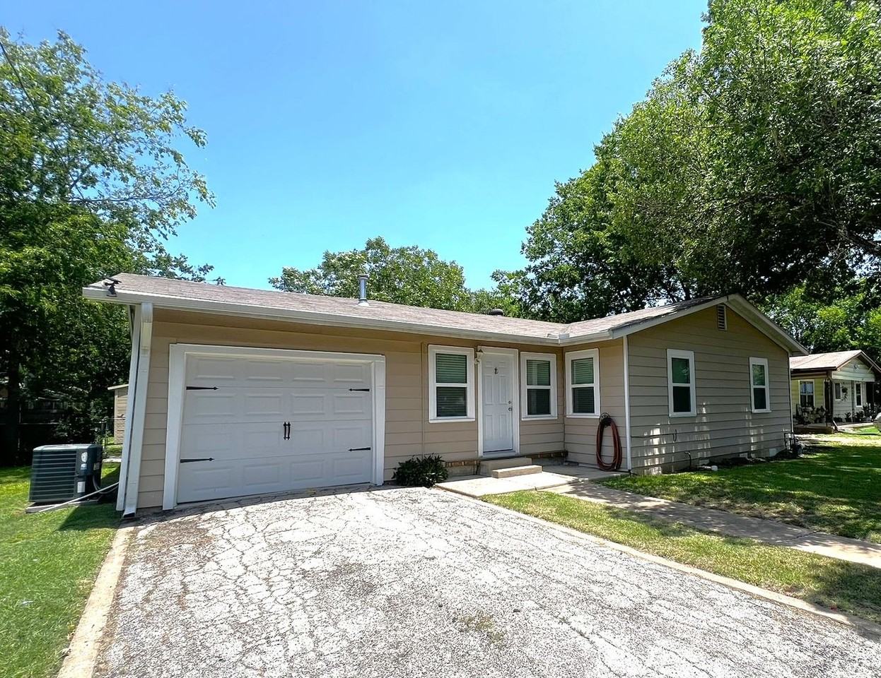409 Oscar St - Photo 2 of 20