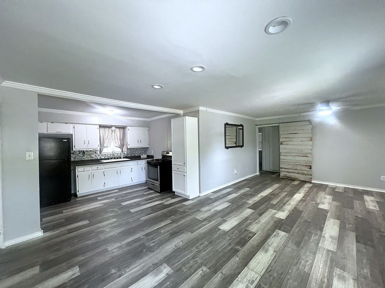 409 Oscar St - Photo 4 of 20