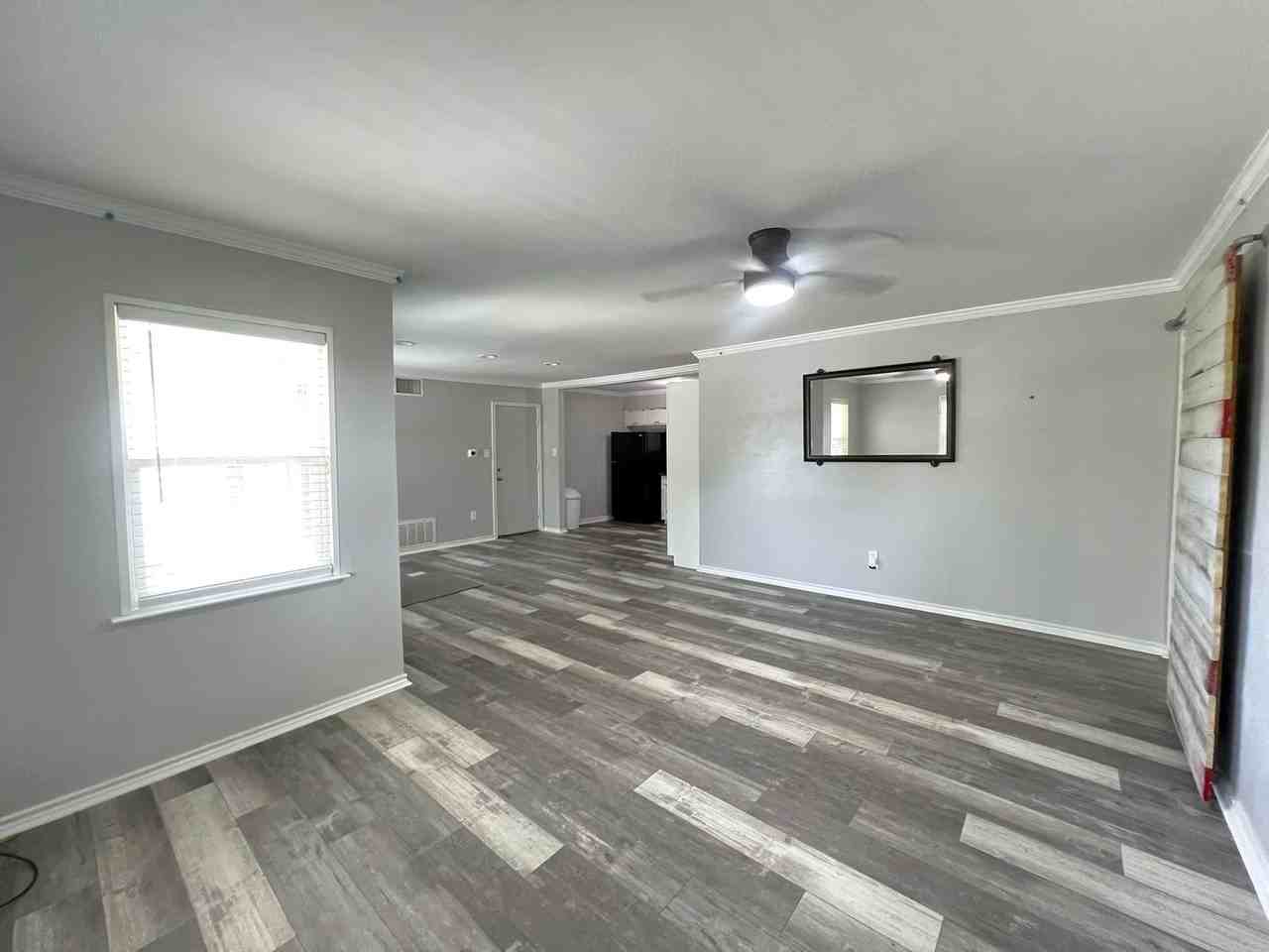 409 Oscar St - Photo 7 of 20
