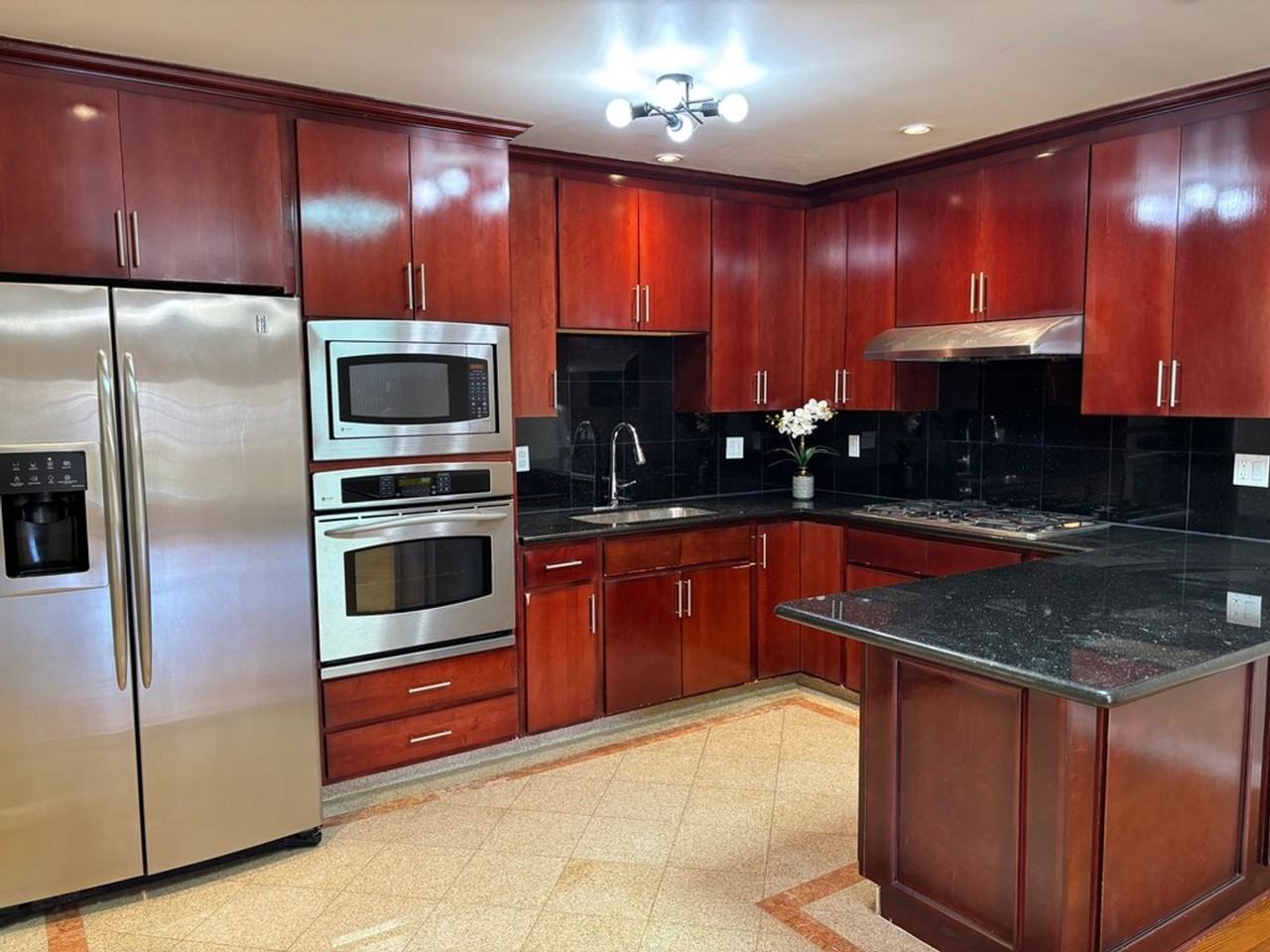 2635 35th Ave - Photo 2 of 30