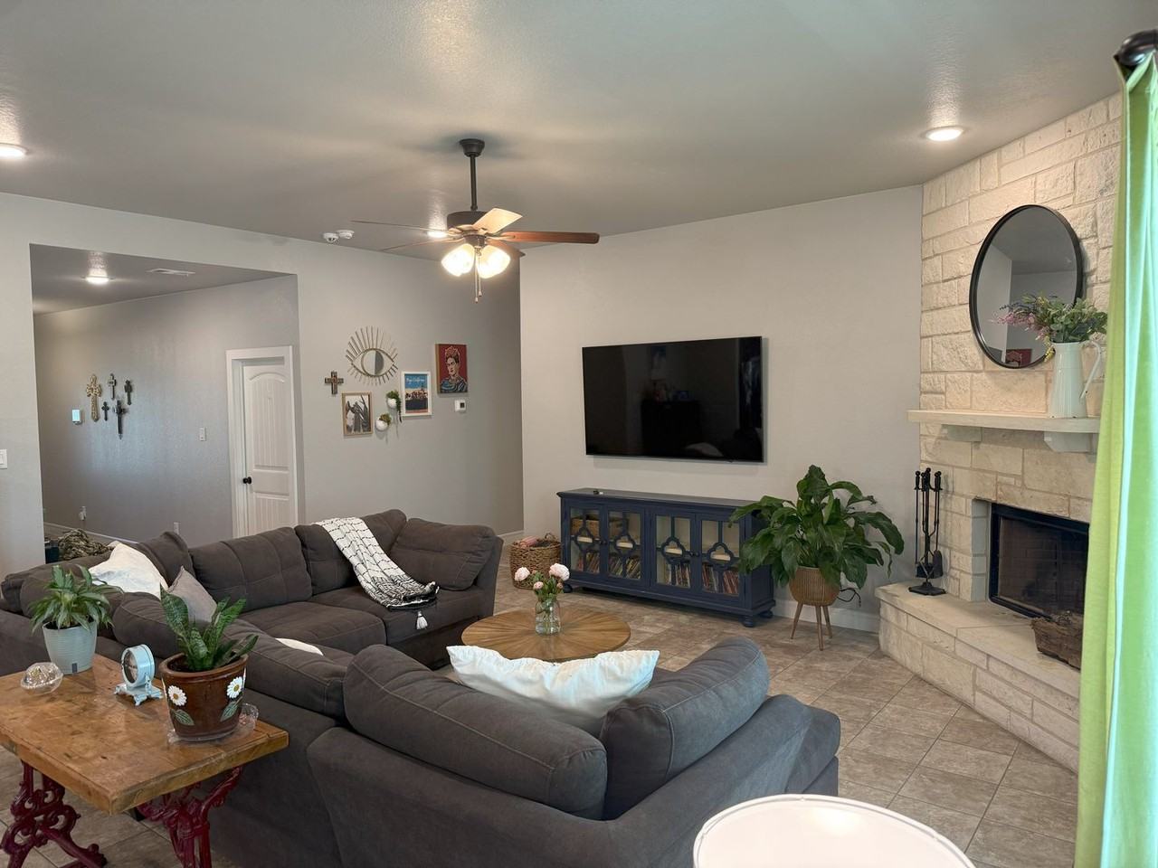 1529 Justice Dr - Photo 2 of 8