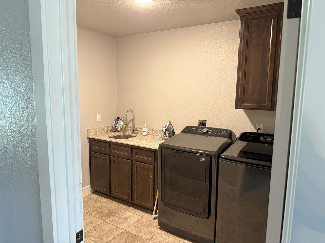 1529 Justice Dr - Photo 4 of 8