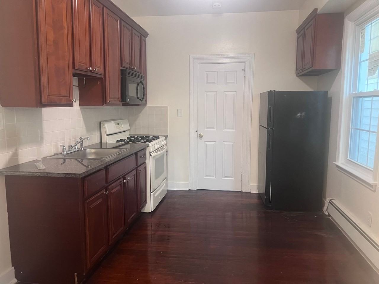 327 Lockwood Ave - Photo 3 of 20