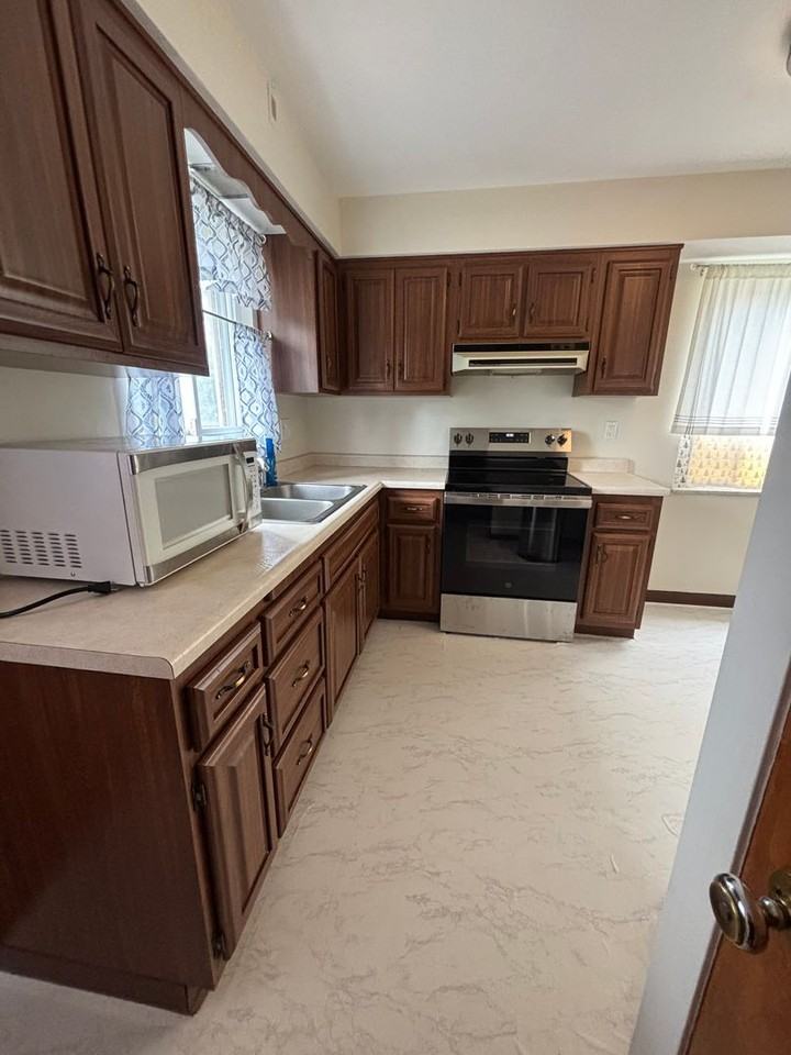 1295 Morrow Rd - Photo 3 of 16