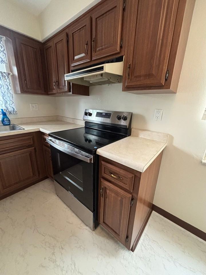 1295 Morrow Rd - Photo 4 of 16