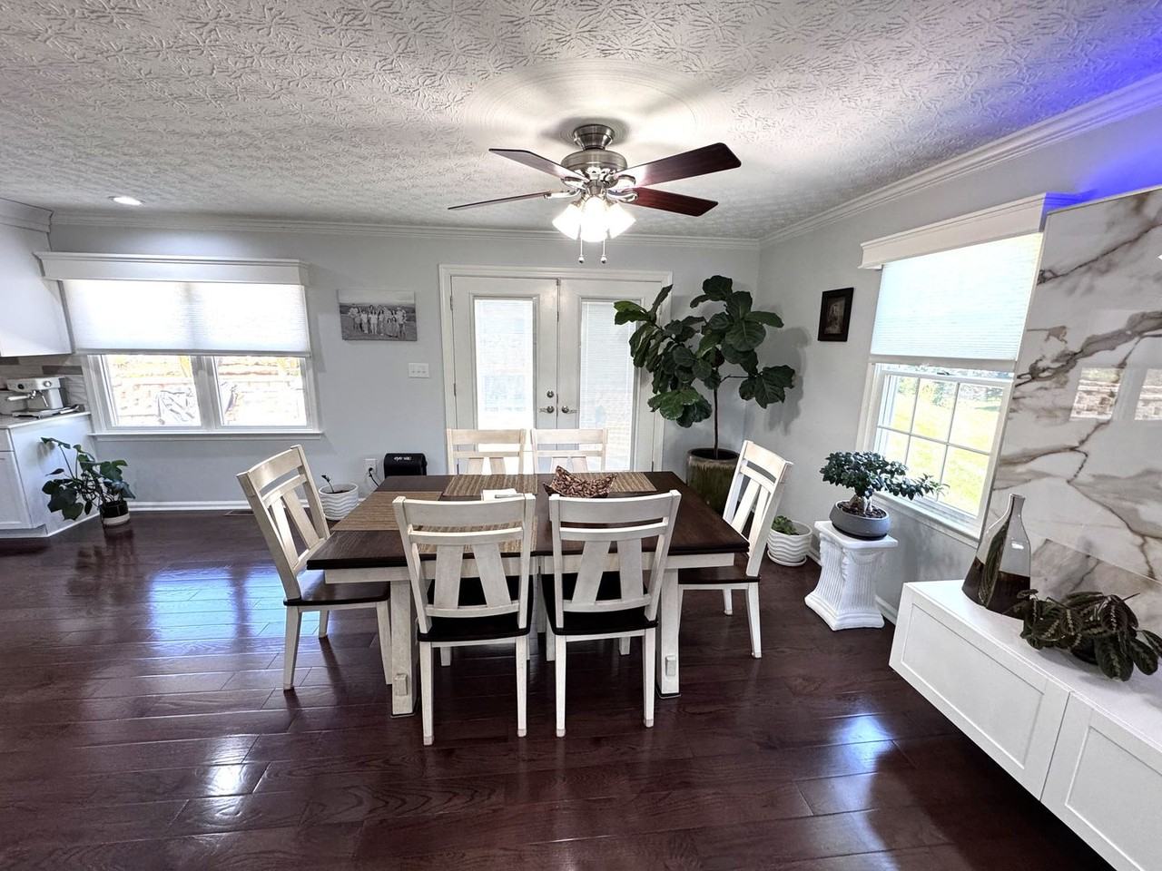 1861 Park Rd - Photo 4 of 25