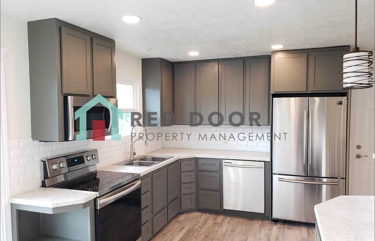 407 Van Buren Ave - Photo 3 of 18