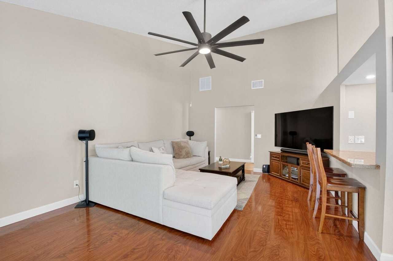 45 Baytree Cir - Photo 3 of 12