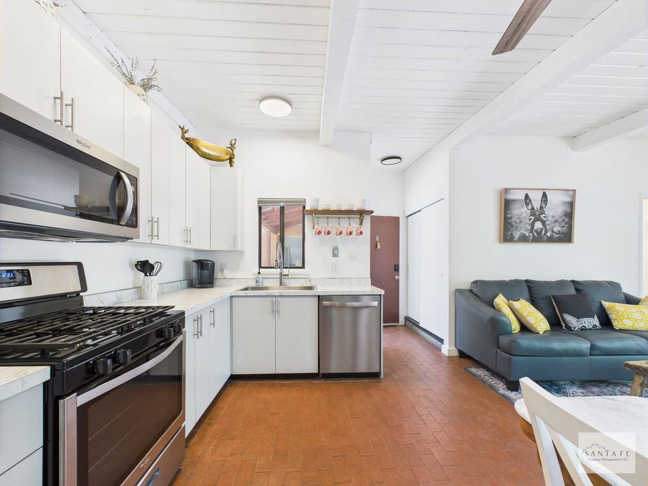 730 Columbia St #C - Photo 5 of 23