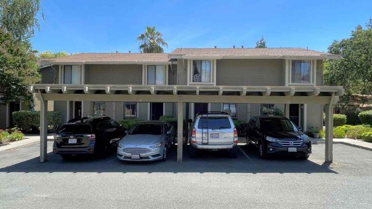 321 Eastgate Ln - Photo 2 of 24