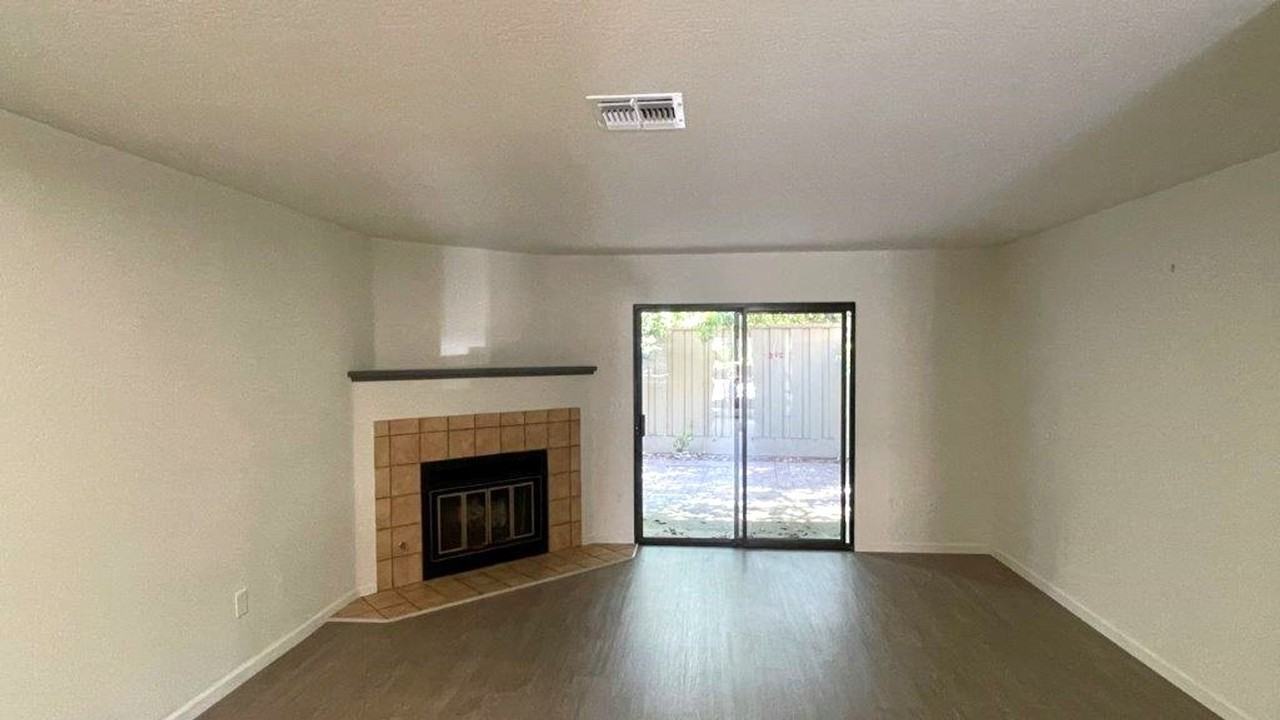 321 Eastgate Ln - Photo 3 of 24