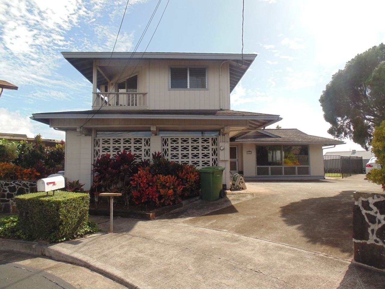 1761 Maiha Pl - Photo 2 of 33