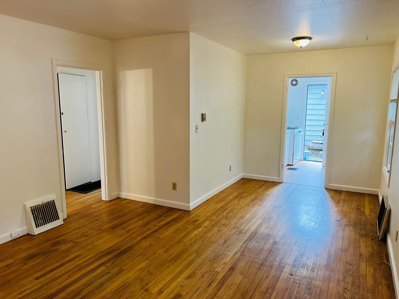 1407 N Going St - Photo 6 of 13
