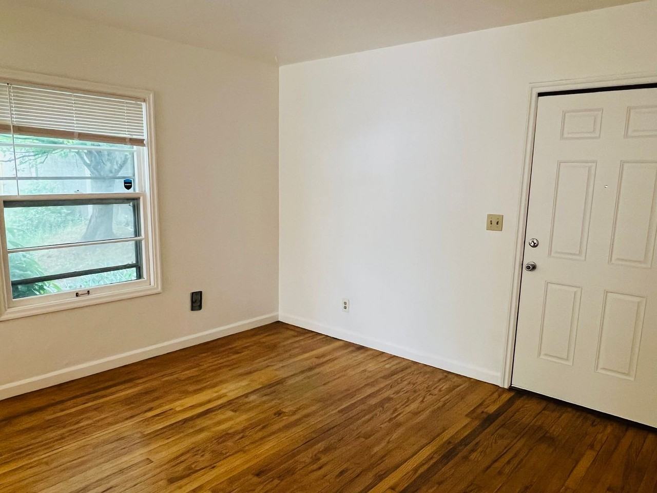 1407 N Going St - Photo 7 of 13