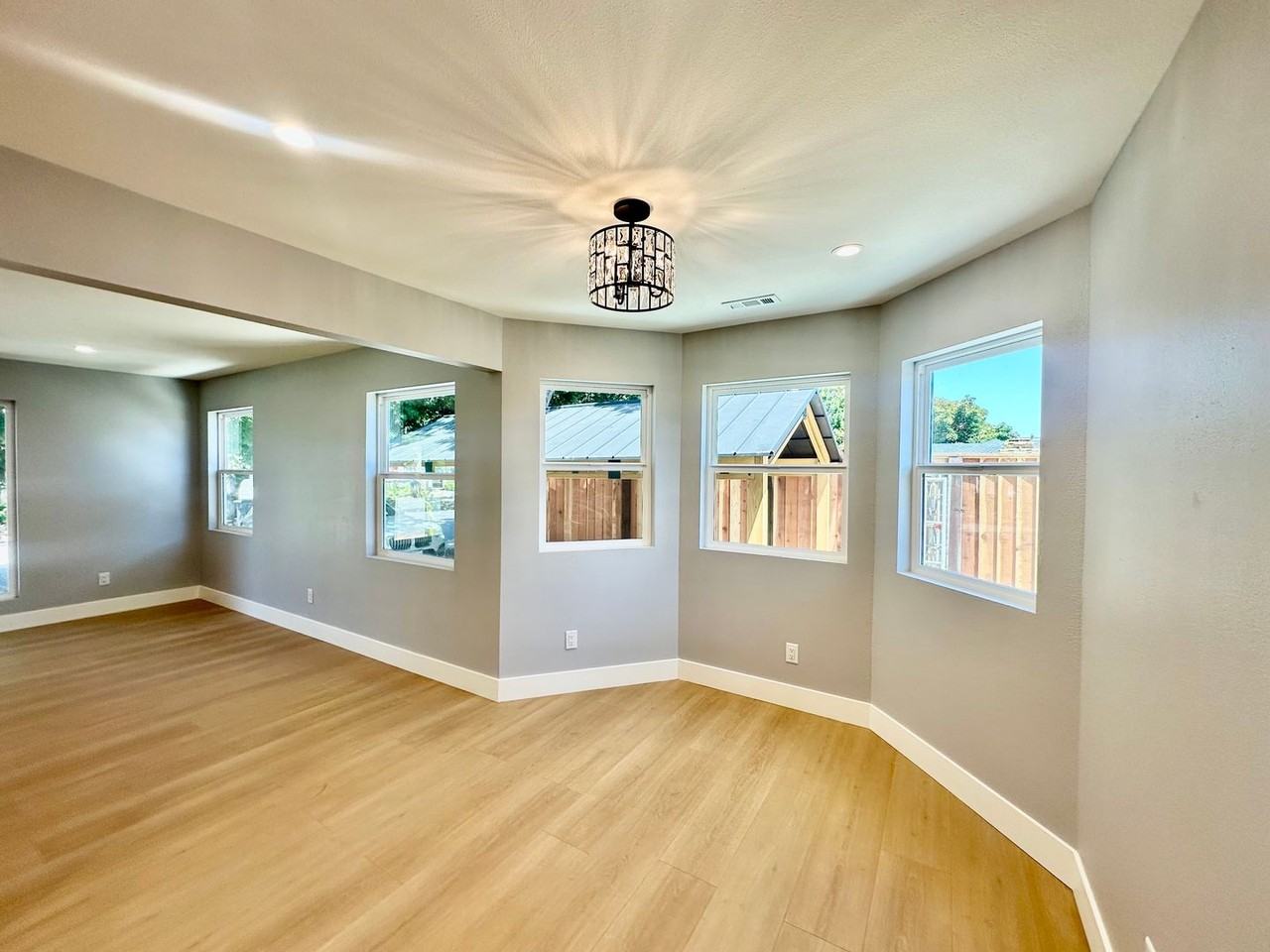 594 S Taaffe St - Photo 3 of 24